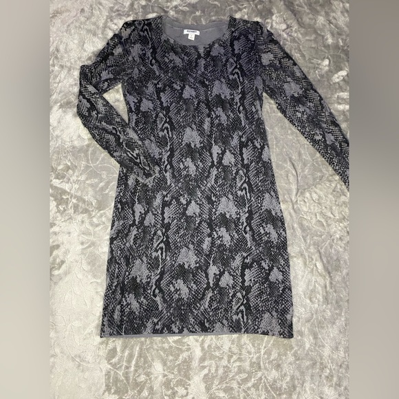 Old Navy Dresses & Skirts - 🐍Snake print, long sleeve sweater dress size small from Old Navy